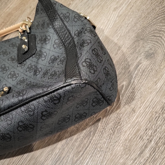 GUESS black and tan purse - Picture 10 of 16